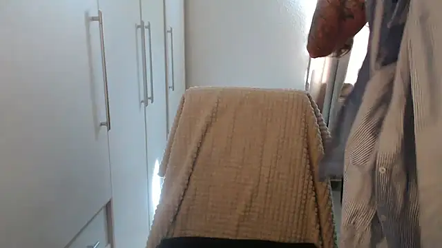 Snapshot of Davinja chatting on April 2026 09:03:01 AM Davinja online show from April 2026 09:03:01 AM