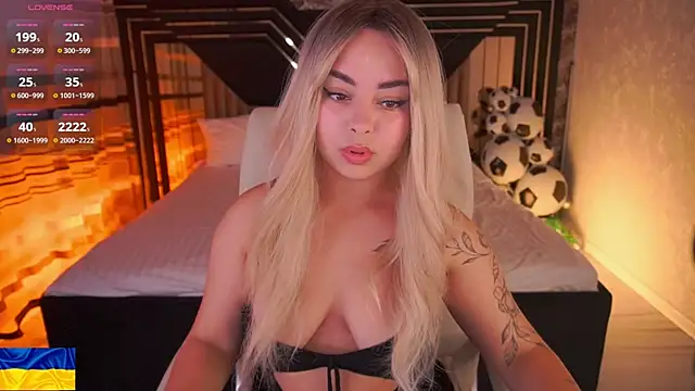 SusieWood online show from July 2026 08:04:01 PM