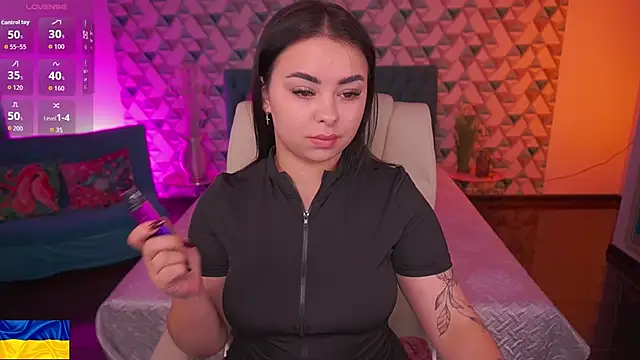 SusieWood online show from May 2026 07:58:01 PM