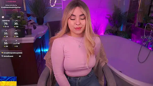 SusieWood online show from April 2026 08:09:02 PM