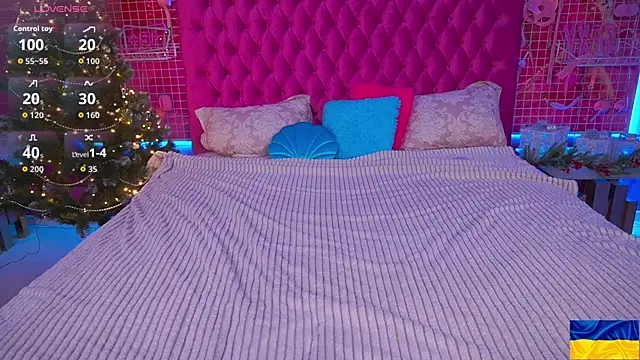 Snapshot of SusieWood chatting on December 2025 08:58:01 PM SusieWood online show from December 2025 08:58:01 PM