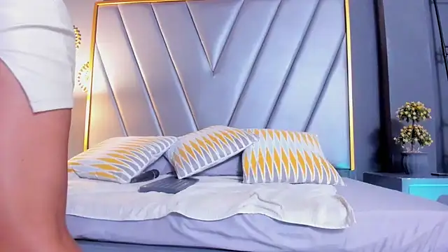 BrendaAdams  online show from February 2026 11:11:01 AM