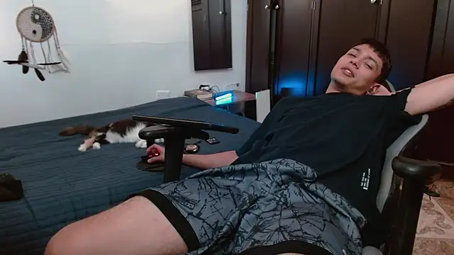 aaron blug online show from November 2025 09:47:02 PM