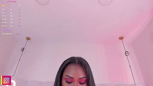 Snapshot of _huge_boobs_ebony chatting on October 2025 08:19:02 PM huge boobs ebony online show from October 2025 08:19:02 PM