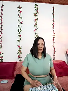 ariana lavoie- online show from November 2025 06:47:02 PM