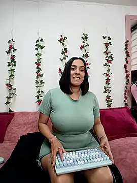 Snapshot of ariana_lavoie- chatting on September 2025 08:57:01 PM ariana lavoie- online show from September 2025 08:57:01 PM