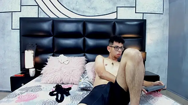 Derek and Skarlet online show from March 2025 12:42:02 PM