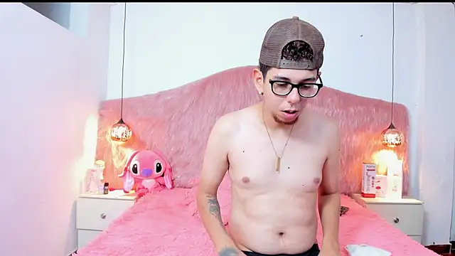 Derek and Skarlet online show from November 2025 02:32:01 PM