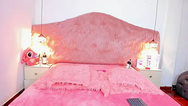 Derek and Skarlet online show from February 2026 10:04:02 AM