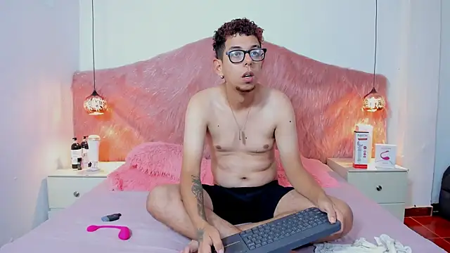 Derek and Skarlet online show from October 2025 07:04:02 PM