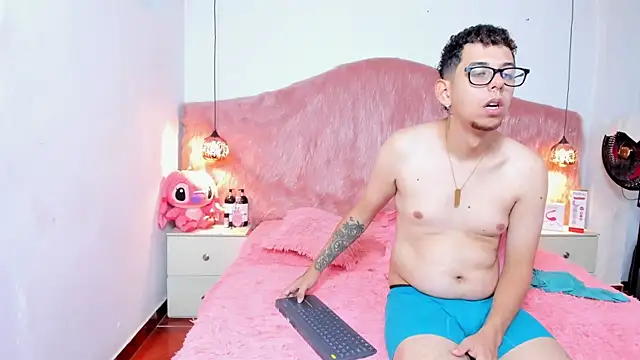 Derek and Skarlet online show from December 2025 02:49:02 PM