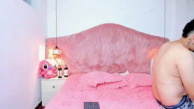 Derek and Skarlet online show from December 2025 07:04:01 PM