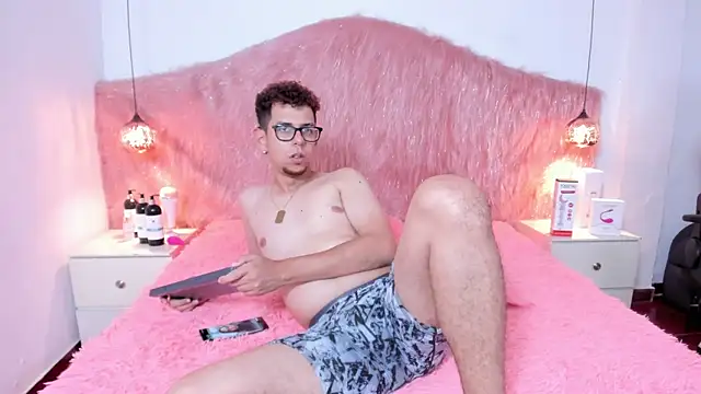 Derek and Skarlet online show from October 2025 07:02:02 PM