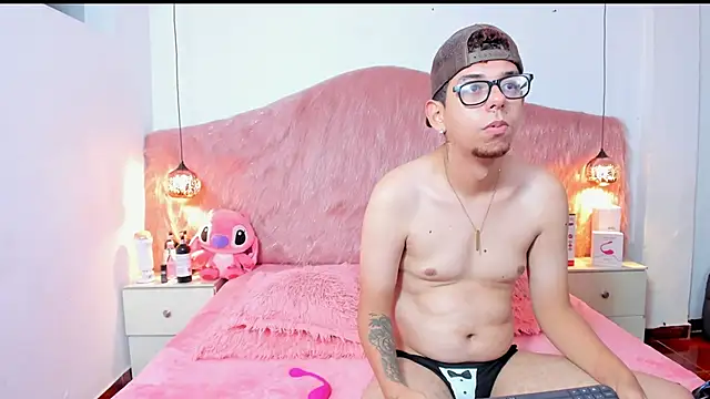 Derek and Skarlet online show from November 2025 06:57:02 PM