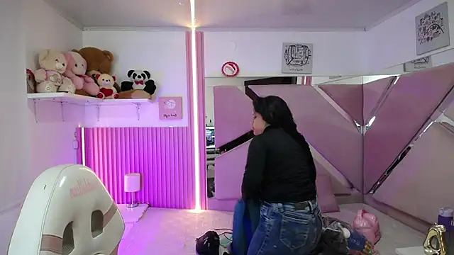  Miaaleon online show from January 2026 12:22:01 PM