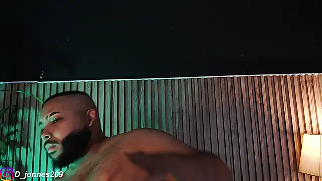 Snapshot of DilanJonnes_ chatting on September 2025 11:21:01 PM DilanJonnes online show from September 2025 11:21:01 PM