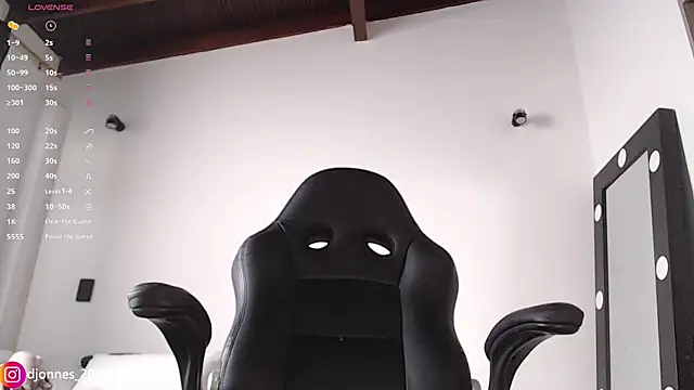 DilanJonnes  online show from April 2026 07:20:02 PM