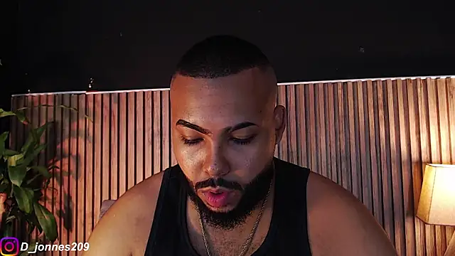 Snapshot of DilanJonnes_ chatting on September 2025 10:43:01 PM DilanJonnes online show from September 2025 10:43:01 PM