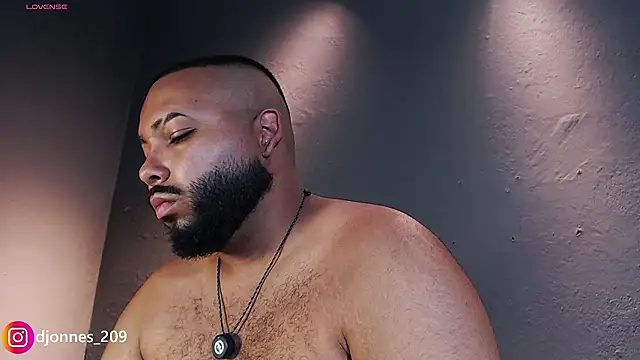 DilanJonnes  online show from March 2026 07:08:01 PM