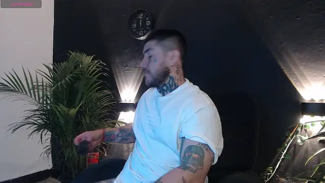 Ash gusbig online show from February 2025 03:33:01 AM