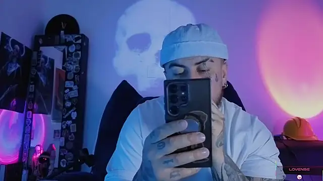 Ash gusbig online show from December 2025 03:42:01 AM