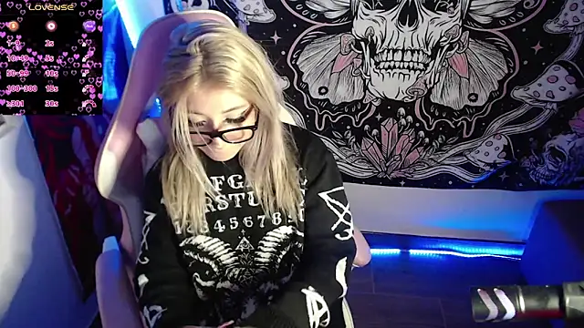 Snapshot of GamerCarrie chatting on January 2025 05:35:02 AM GamerCarrie online show from January 2025 05:35:02 AM