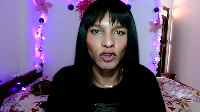 carolinemiller7 online show from December 2024 09:52:01 PM