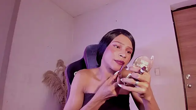 Snapshot of carolinemiller7 chatting on December 2025 08:33:01 PM carolinemiller7 online show from December 2025 08:33:01 PM