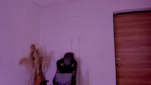 Snapshot of carolinemiller7 chatting on November 2025 06:57:02 AM carolinemiller7 online show from November 2025 06:57:02 AM