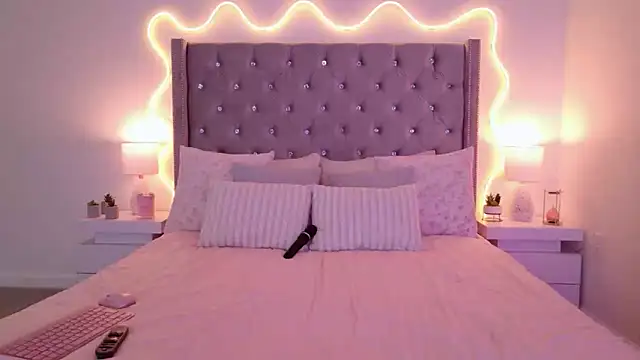JuliaSUMMERS2022 online show from October 2025 07:47:02 PM