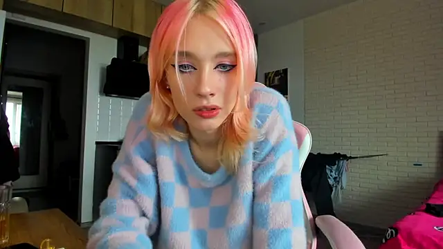 Snapshot of _Alice_Kitty chatting on June 2026 08:57:01 AM Alice Kitty online show from June 2026 08:57:01 AM