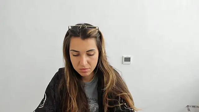 Summmmersky online show from November 2025 08:52:02 AM