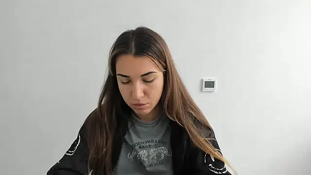 Summmmersky online show from November 2025 08:40:01 AM