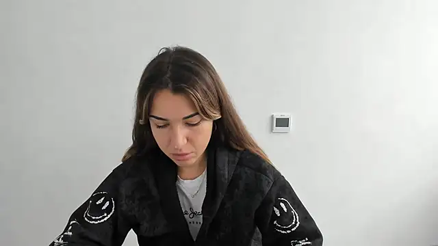 Summmmersky online show from November 2025 08:31:02 AM