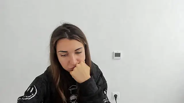 Summmmersky online show from November 2025 12:09:02 PM