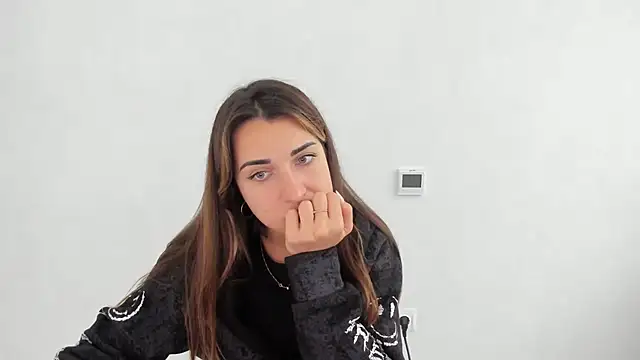 Summmmersky online show from November 2025 12:09:02 PM