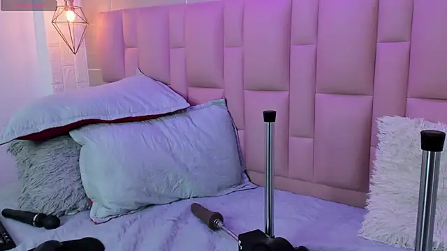 Abbyadams online show from March 2026 03:33:01 AM