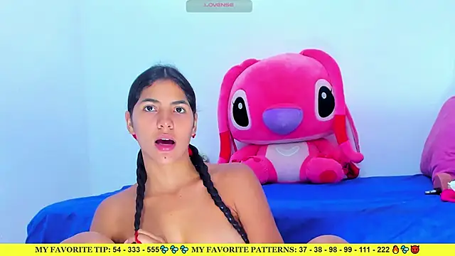 AriannaLewiis online show from June 2026 07:52:01 PM