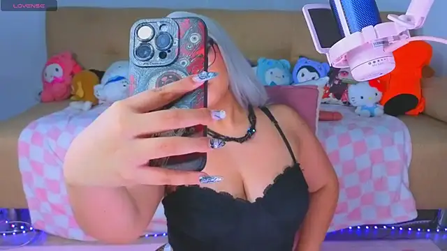 Snapshot of AnngelaSkye chatting on October 2025 12:23:02 AM AnngelaSkye online show from October 2025 12:23:02 AM