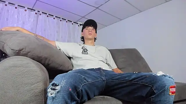 Snapshot of FrannBoy chatting on February 2026 03:16:01 AM FrannBoy online show from February 2026 03:16:01 AM