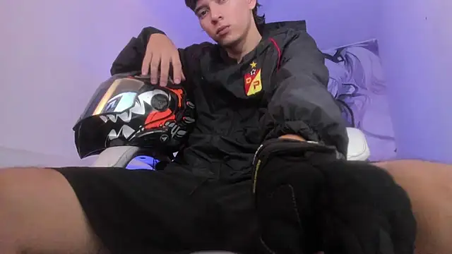 Snapshot of FrannBoy chatting on February 2026 03:15:01 AM FrannBoy online show from February 2026 03:15:01 AM