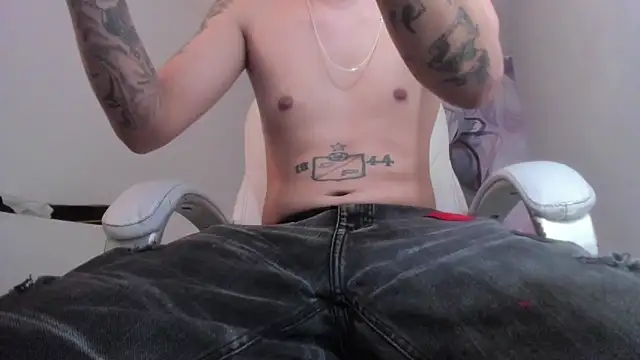 Snapshot of FrannBoy chatting on February 2026 03:52:01 AM FrannBoy online show from February 2026 03:52:01 AM