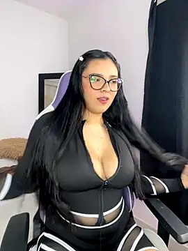 Madyson Hot online show from November 2025 01:15:02 PM
