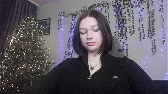 Snapshot of Emmy_m00n chatting on December 2024 09:51:02 AM Emmy m00n online show from December 2024 09:51:02 AM