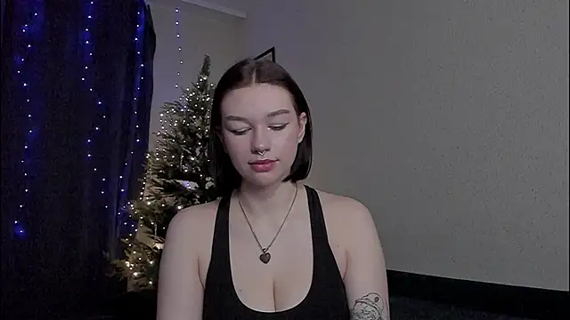 Snapshot of Emmy_m00n chatting on January 2025 02:11:01 AM Emmy m00n online show from January 2025 02:11:01 AM