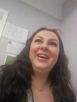 Snapshot of Britishbella chatting on February 2025 06:42:02 PM Britishbella online show from February 2025 06:42:02 PM