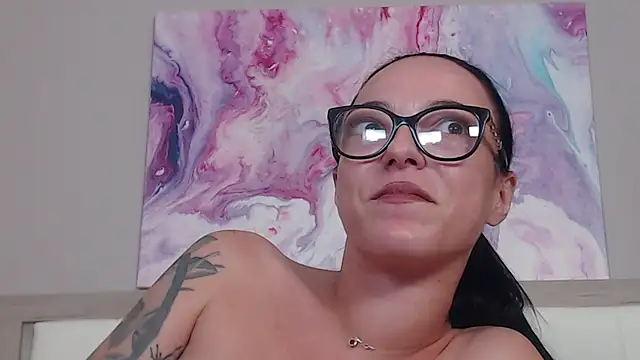 Snapshot of IzabelllNoir chatting on June 2026 03:51:01 PM IzabelllNoir online show from June 2026 03:51:01 PM