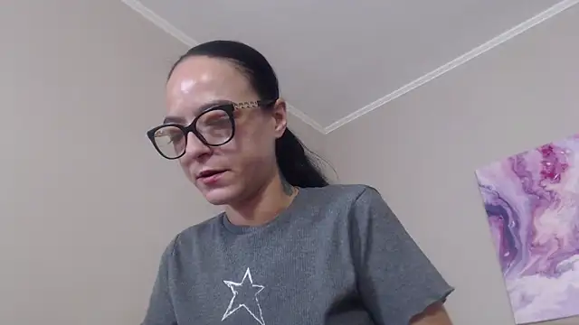 Snapshot of IzabelllNoir chatting on June 2026 06:02:01 AM IzabelllNoir online show from June 2026 06:02:01 AM