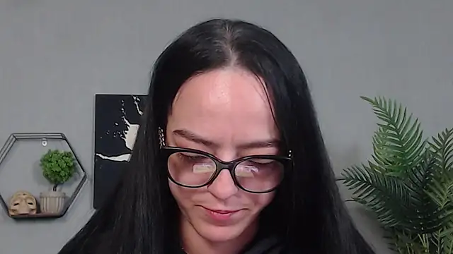Snapshot of IzabelllNoir chatting on May 2026 05:47:02 AM IzabelllNoir online show from May 2026 05:47:02 AM