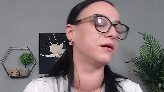 Snapshot of IzabelllNoir chatting on May 2026 10:56:02 AM IzabelllNoir online show from May 2026 10:56:02 AM